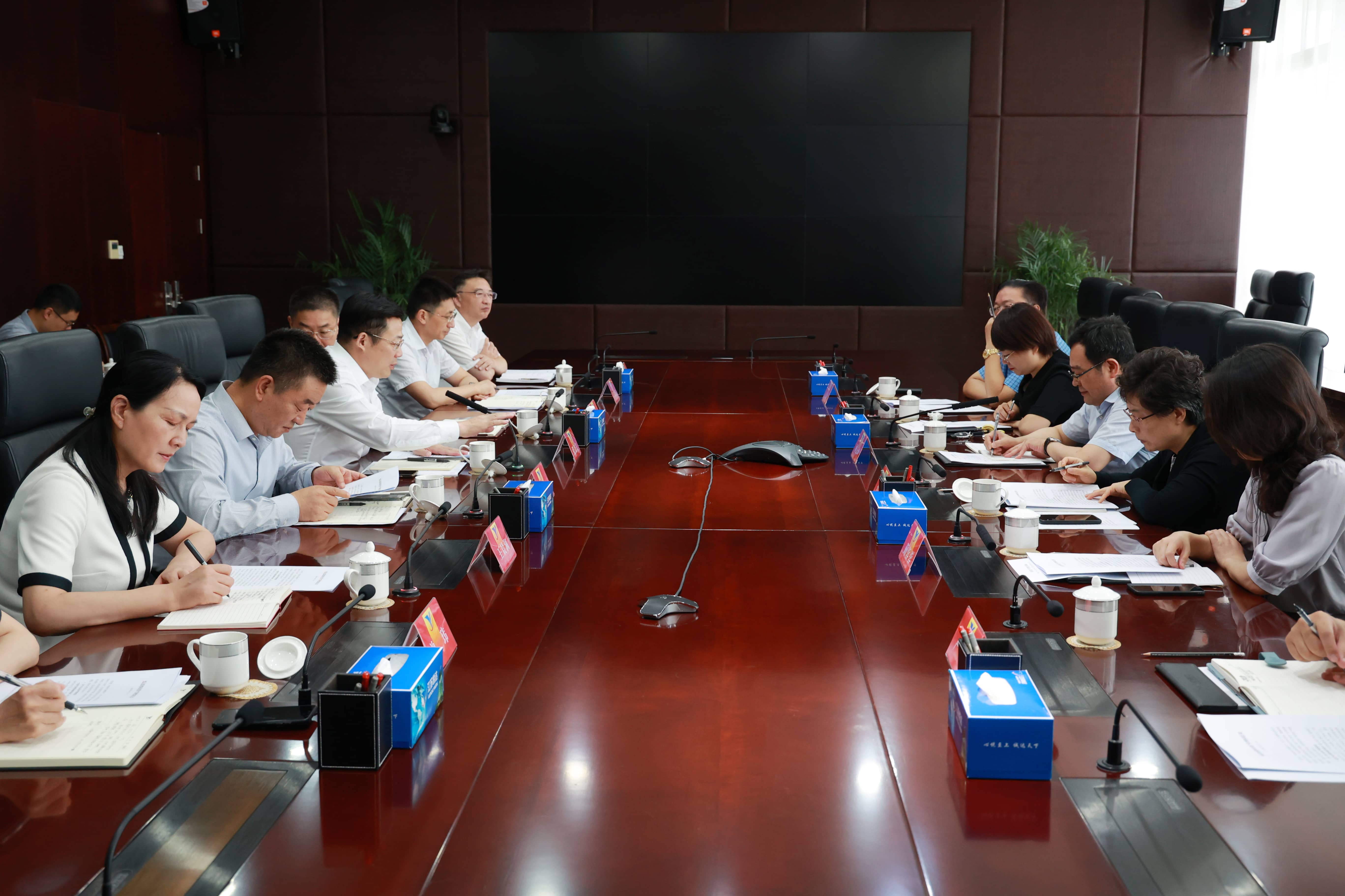 市人大常委会副主任顾云岭率队调研1122体育国有资产管理情况1-tuya.jpg